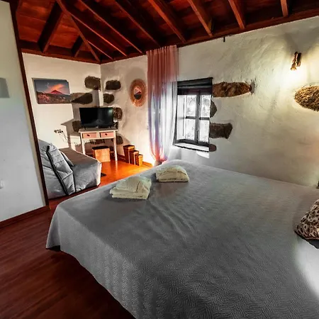 Rural La Correa Del Almendro